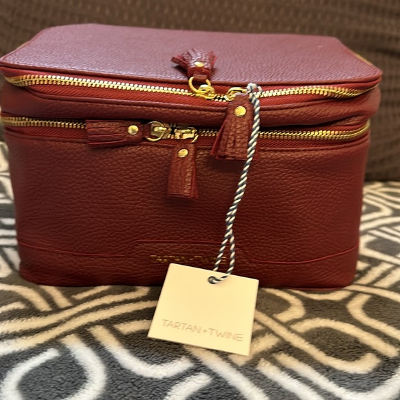 Tartan + Twine Double Zip Cosmetic Box Burgundy - Picture 2 of 4